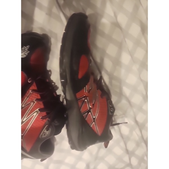 The North Face Red/Black Sneakers Size 11 Running Shoes Men's - Picture 4 of 14